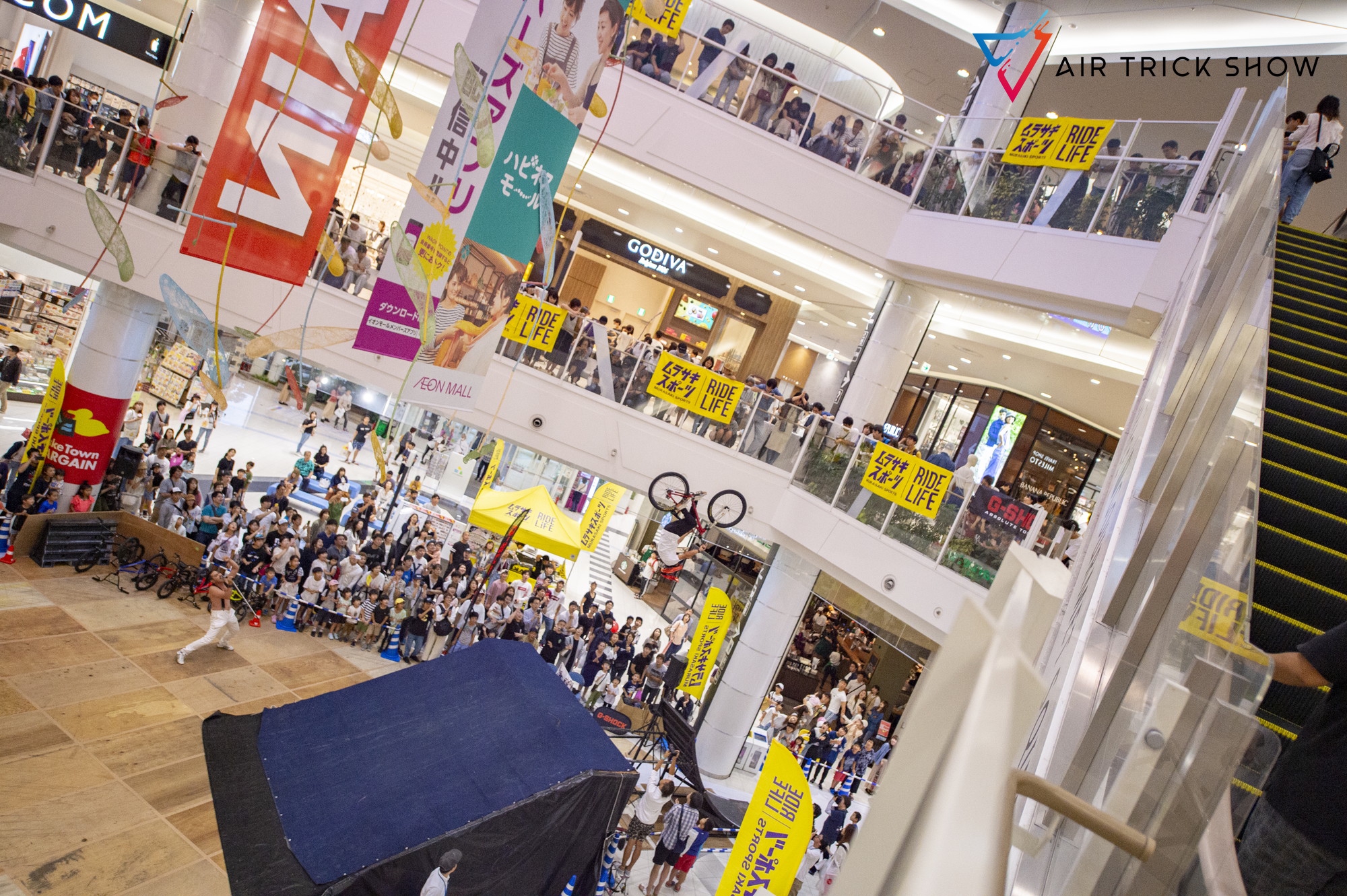 Movie イオンレイクタウンでbmxショー Air Trick Show 空飛ぶチャリ Air Trick Show エアトリックショー Bmxジャンプショー