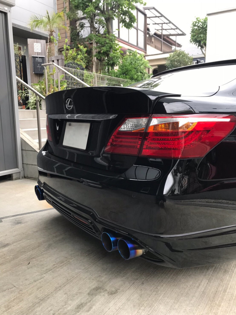 レクサスLS460 ワンオフチタンテール4本出し！！ | D