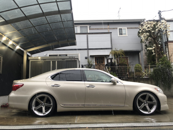 LS460×WORKジーストST2 21インチ | D