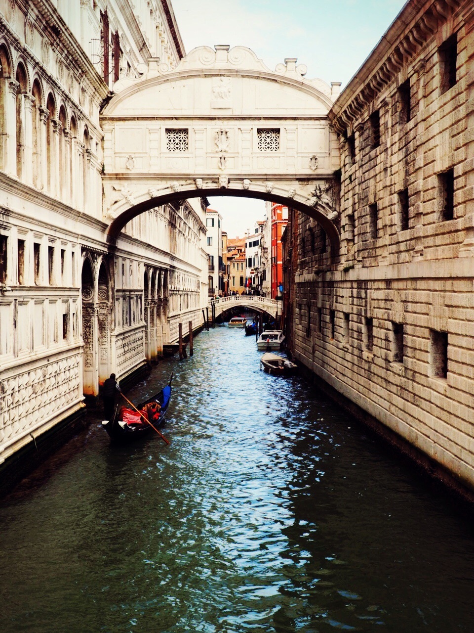 Venezia(ヴェネツィア)、ゴンドラのある風景 | Almost a solo traveler