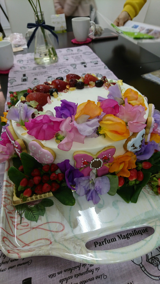 アイシングクッキーを生ケーキにデコレーション フォトギャラリー宮本瑠璃シュガーアート教室 兵庫県芦屋市 シュガーアートがくれたもの