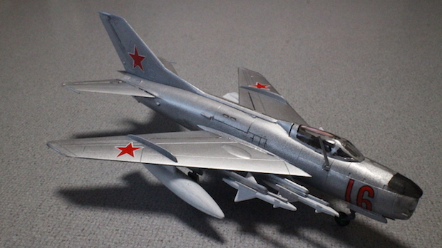 Amazon.com: Tamiya 61609 1/100 MiG-19 Farmer-E : Arts