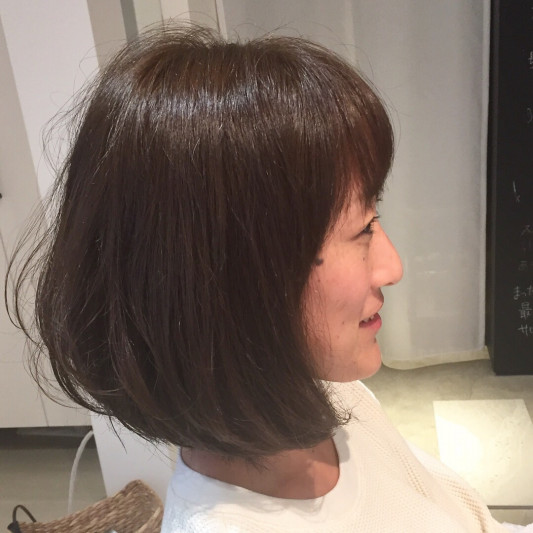 ヘアスタイルカタログ ここへ到着する 前 下がり ロブ