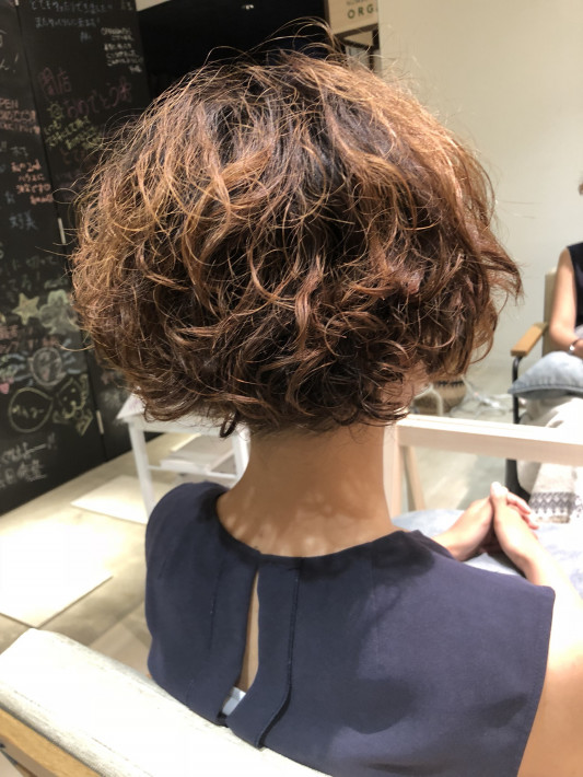 美しい ショート パーマ くるくる ヘアスタイル画像