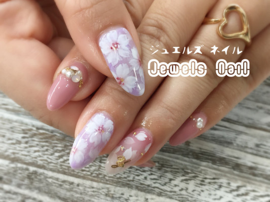 色っぽいカラーが人気 Jewels Nail