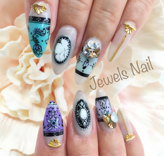 夏のリゾート気分 派手ネイル Jewels Nail