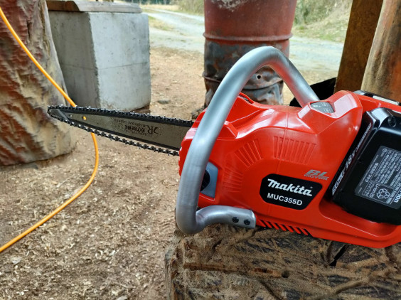 マキタバッテリーチェンソーMUC355D改!! | Chainsaw Carving TAKA