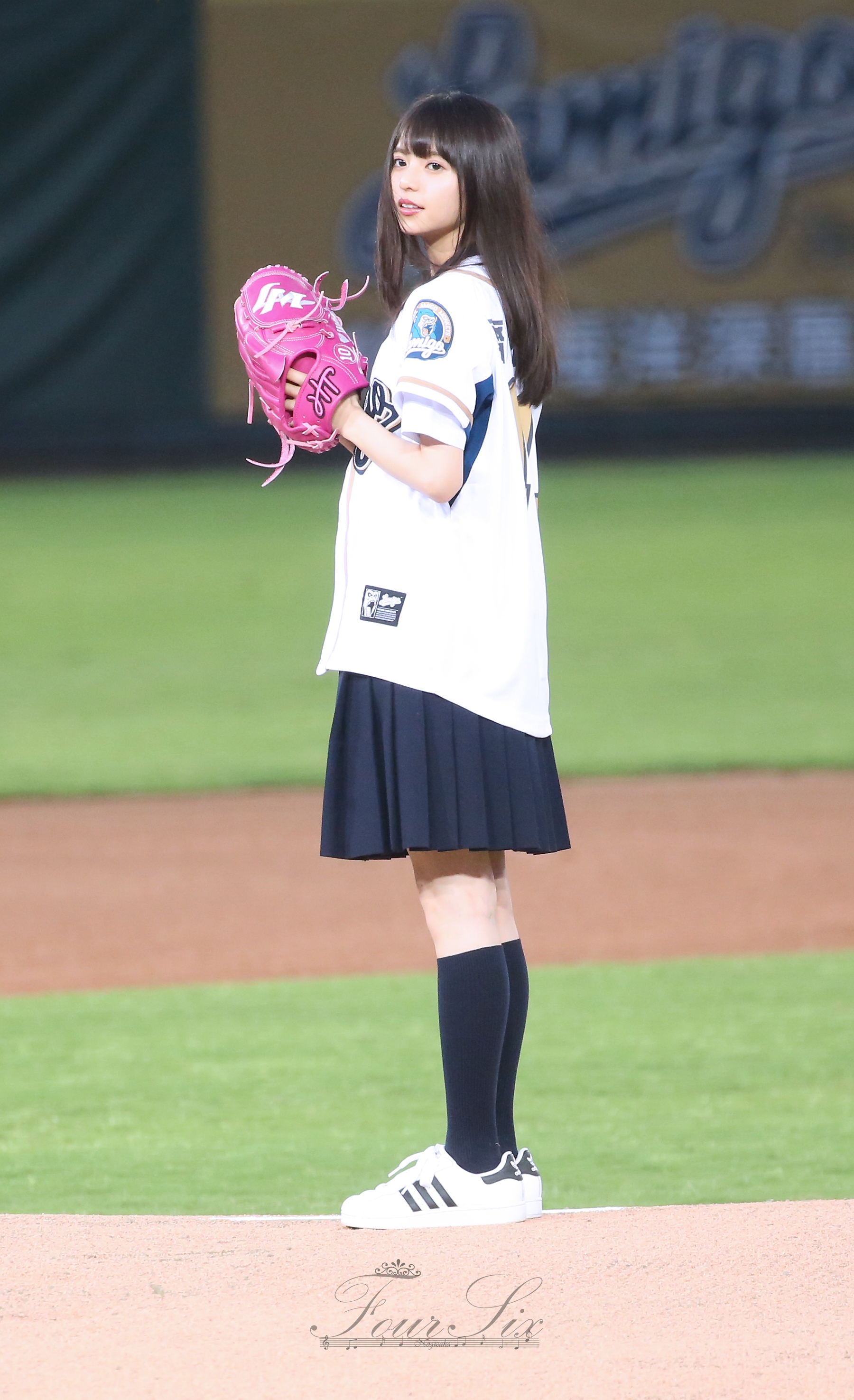 180815 台湾プロ野球始球式 - 齋藤飛鳥 ② | Four Six⊿46