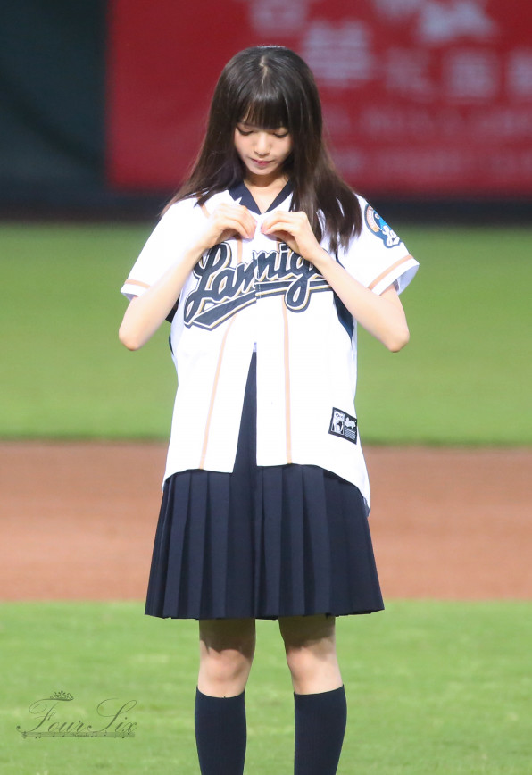 台湾プロ野球始球式 齋藤飛鳥 Four Six 46 台湾プロ野球始球式 齋藤飛鳥 Four Six 46