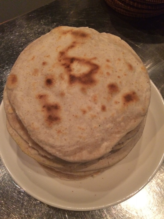 インドカレーの付け合わせ すすきのスープカレーアートマン Soup Curry Atman 札幌スープカレー 深夜営業 スパイス 薬膳 すすきの観光 中島公園 豊水すすきの