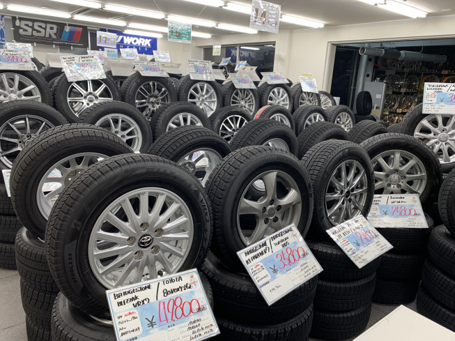 スタッドレスタイヤ争奪戦！！ | HAPPY TiRE