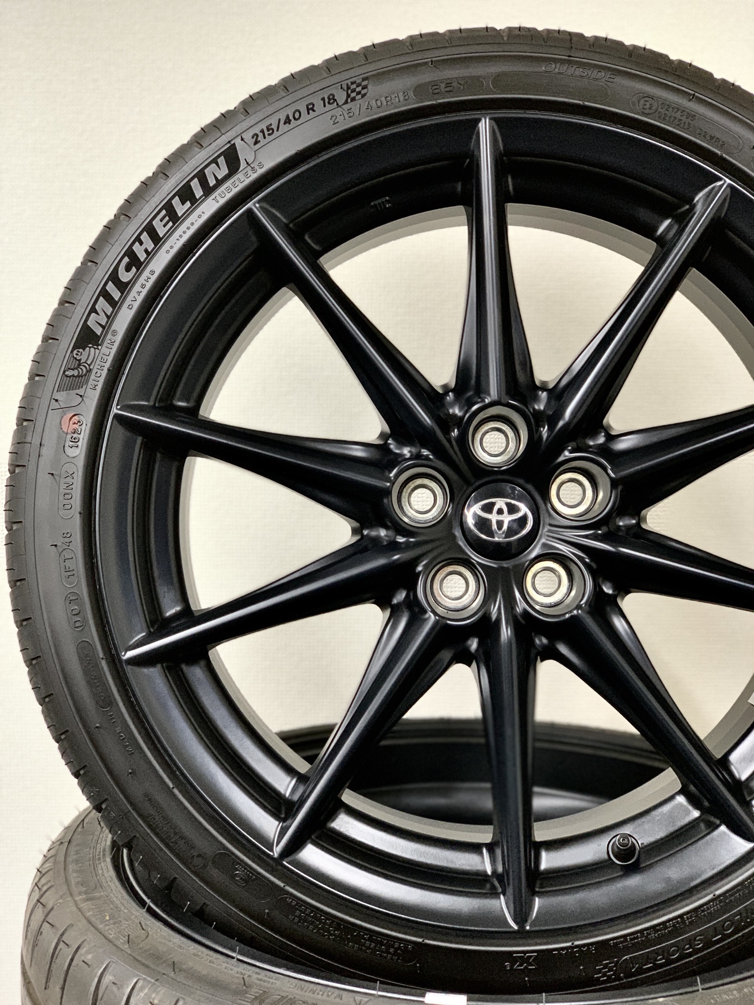 新車外し トヨタ 新型 GR86 純正 18in アルミ マットブラック 単品 ☆ 新車外し トヨタ 新型 GR86 純正アルミホイール 1本 送料安い ①
