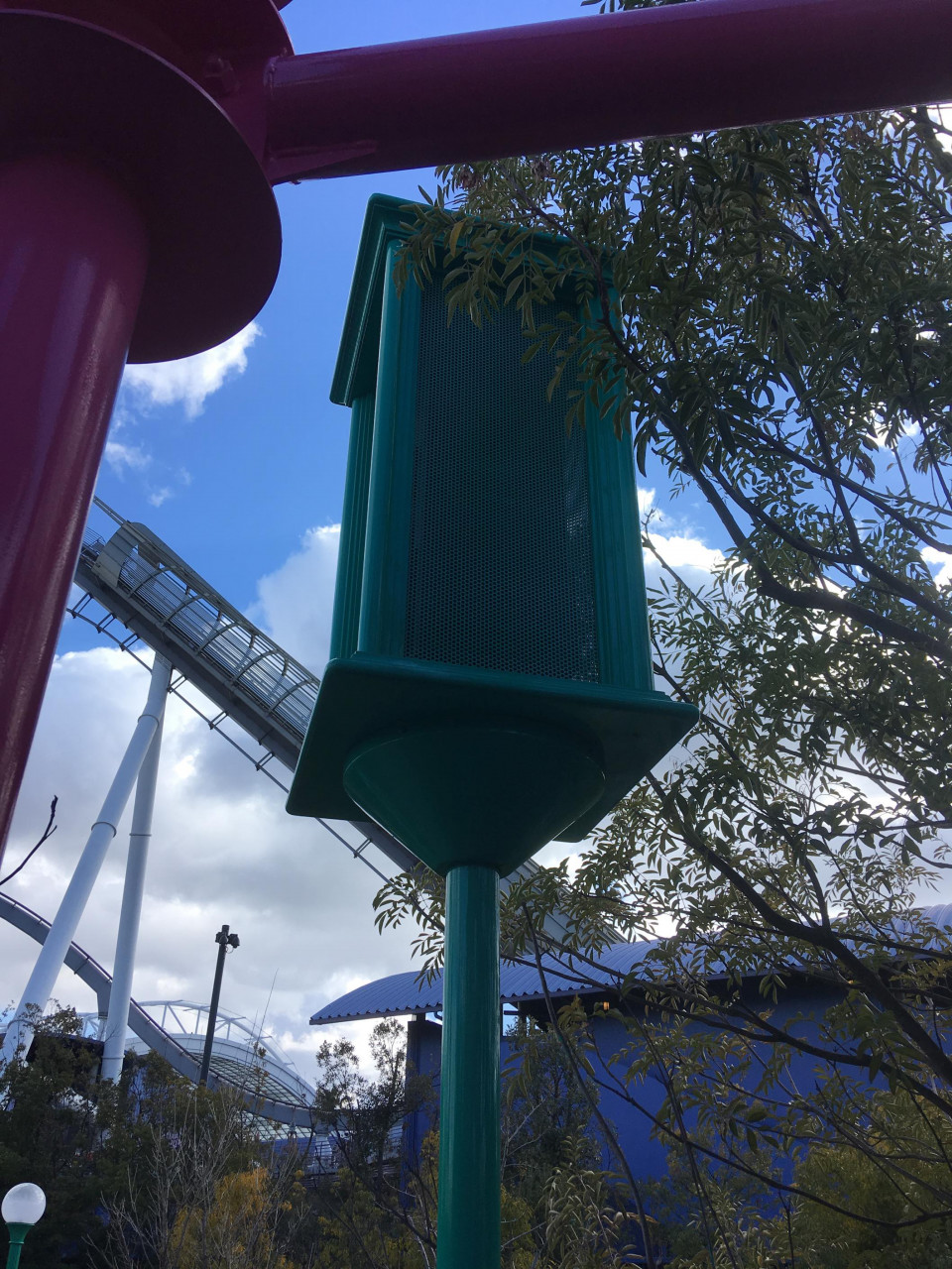 テーマパークの隠れスピーカーを探せ In The 地獄 テーマパークの隠れスピーカーを探せ In The 地獄