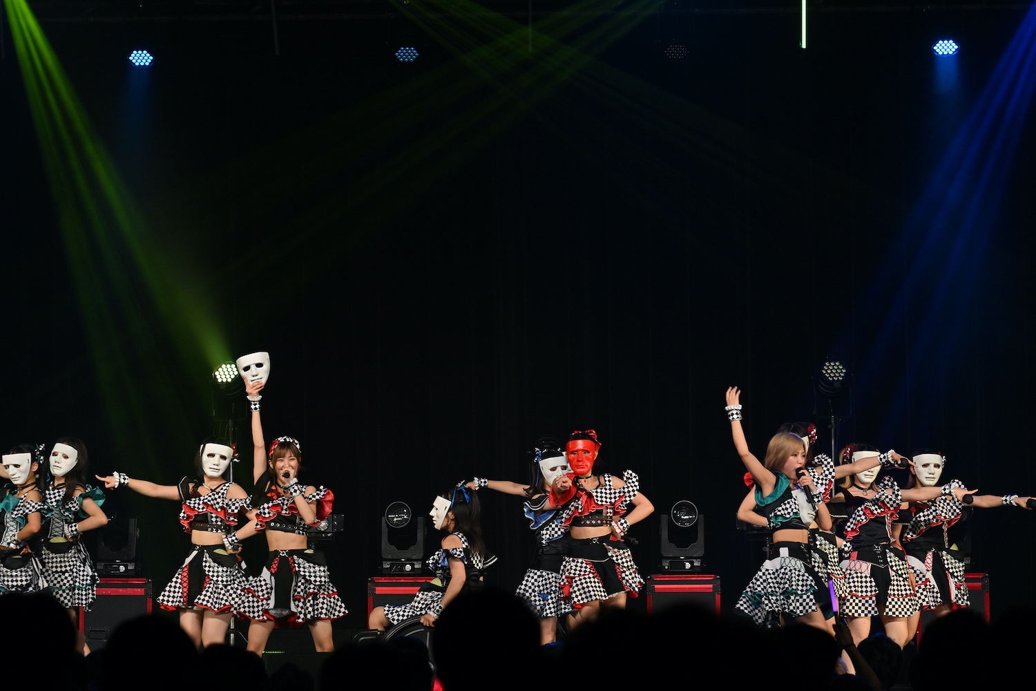 仮面女子がラファエルの仮面でパフォーマンス！？ちぃたん☆も登場する