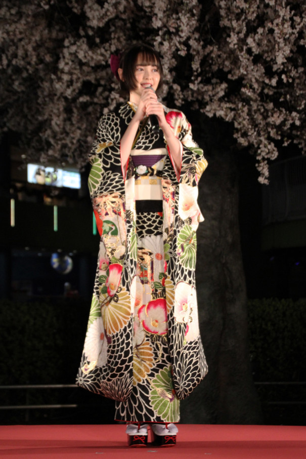 玉城ティナが美しい着物姿で 東京ドームシティウィンターイルミネーション 山紫水明 点灯式に登場 K Triangle オフィシャルサイト