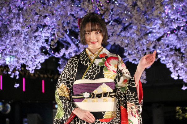 玉城ティナが美しい着物姿で 東京ドームシティウィンターイルミネーション 山紫水明 点灯式に登場 K Triangle オフィシャルサイト 玉城ティナが美しい着物姿で 東京ドームシティウィンターイルミネーション 山紫水明 点灯式に登場 K Triangle オフィシャルサイト