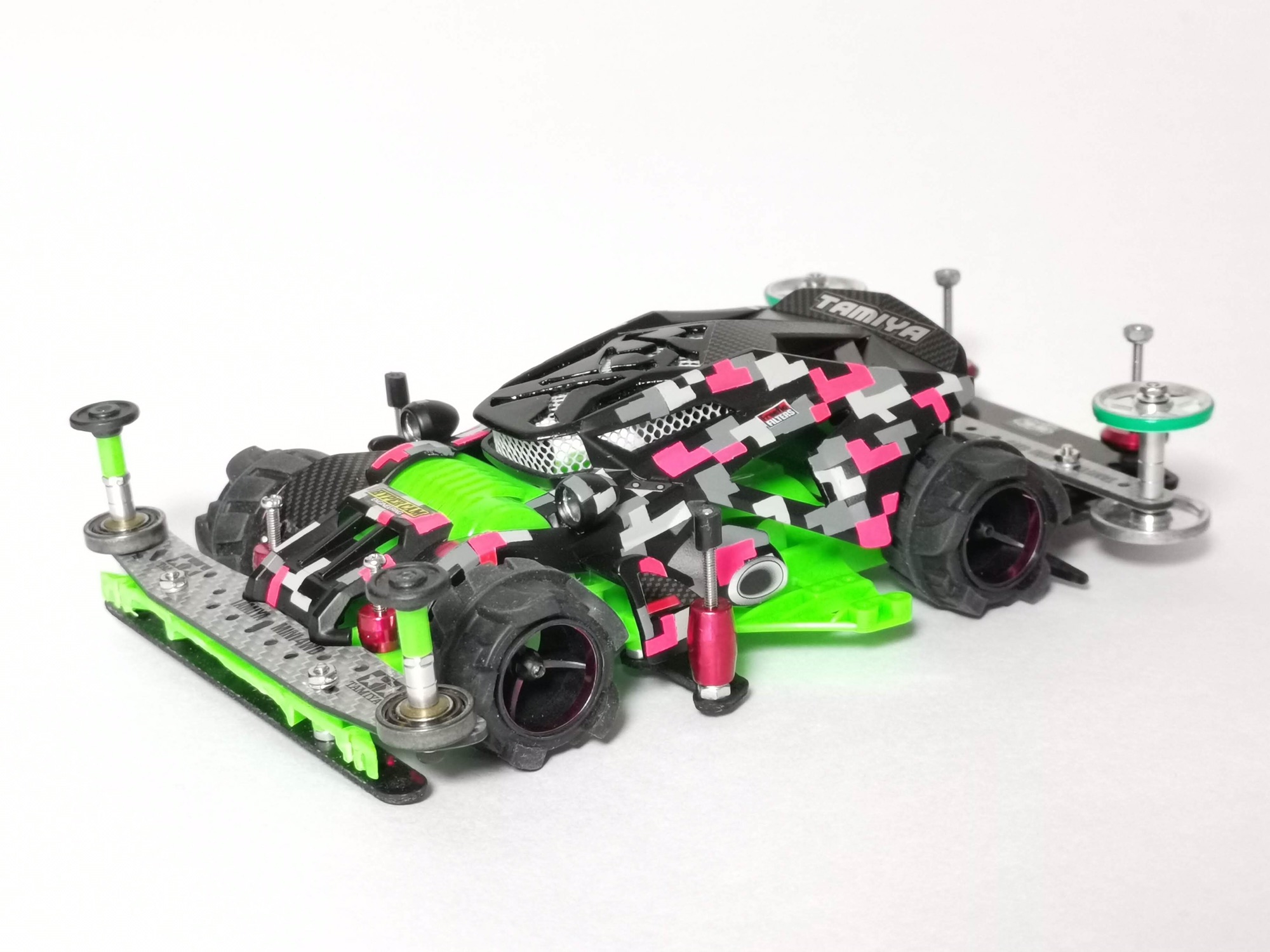 レイザーバックをイカついタイヤで走らせたいや | ミニ四駆バー