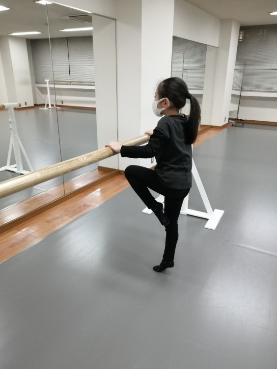 ジャズダンス ジャズダンス キッズクラス12 17 木 ビギナークラス12 18 金 のレッスンの様子です ミュージカルボーカルレッスンパティーナ