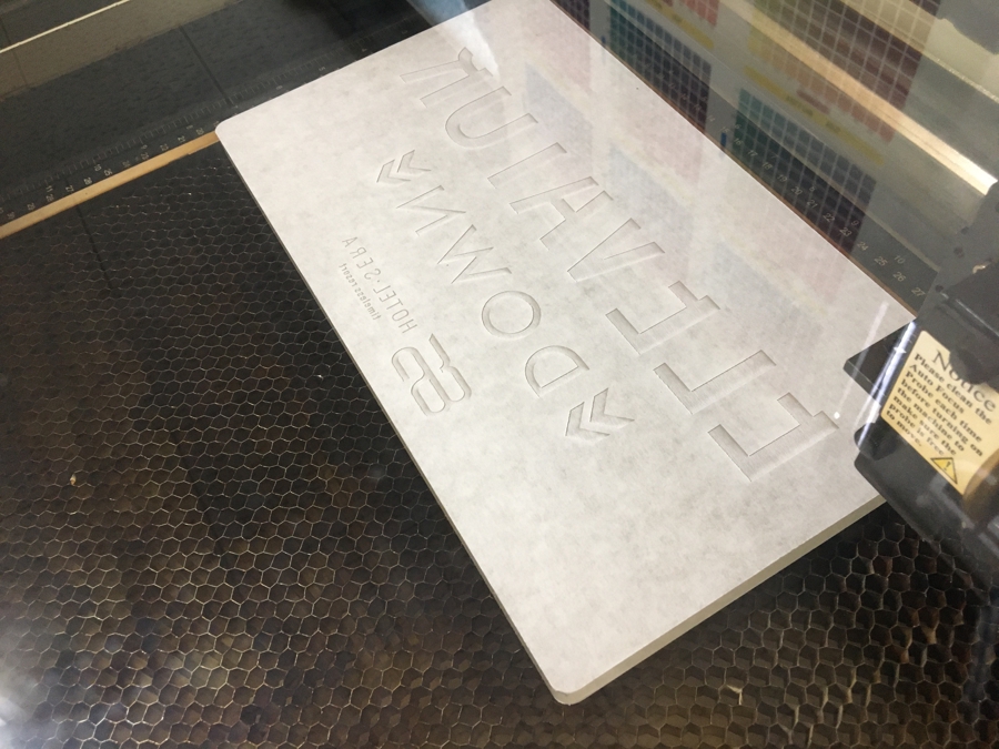 アクリルレーザー彫刻 カットの覚書 福岡のレーザー加工 セリグラフィ