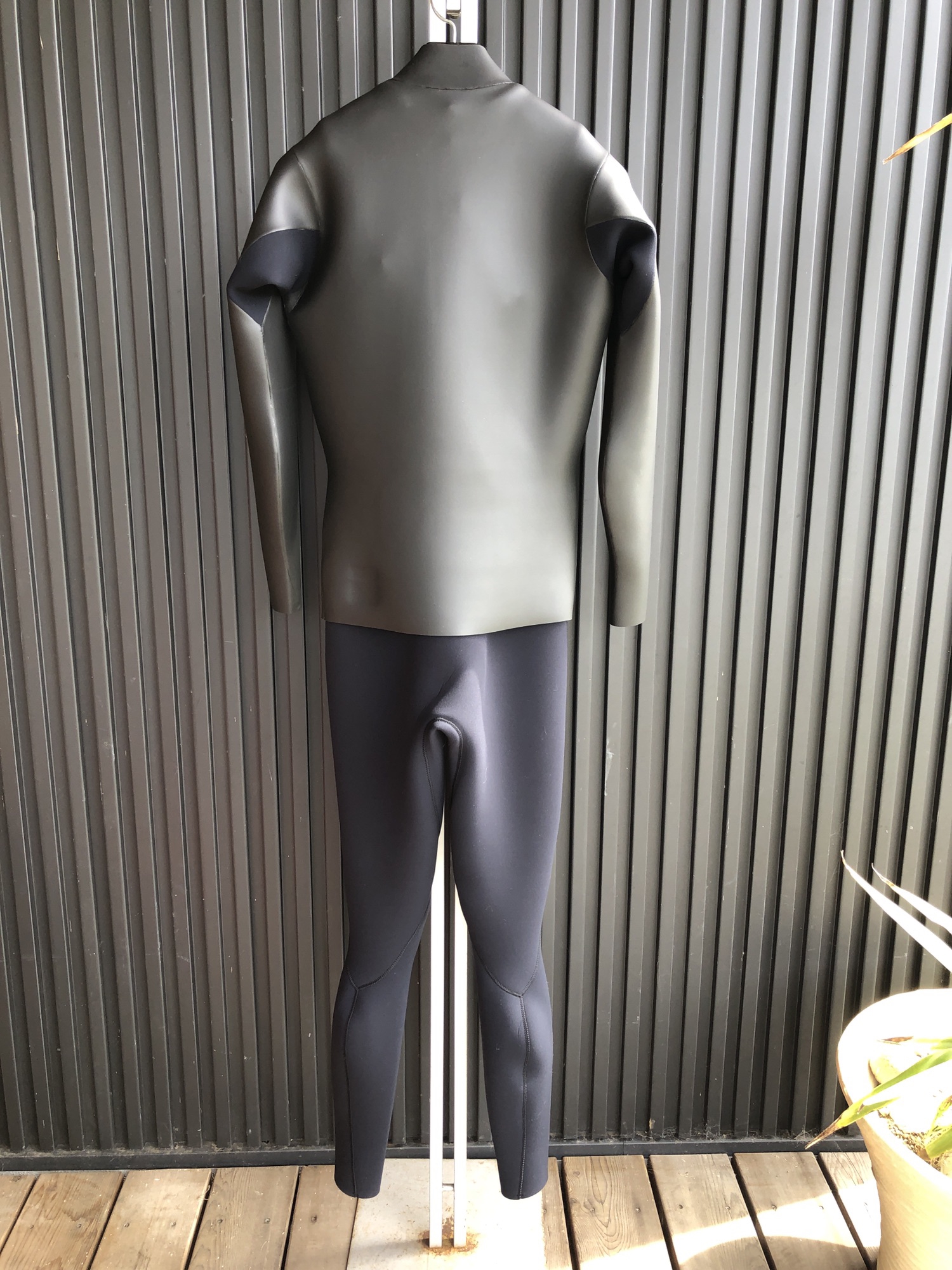 セットアップもありますよ！SEVEN 3mm フルスーツ入荷！ | STRAY☆SURF