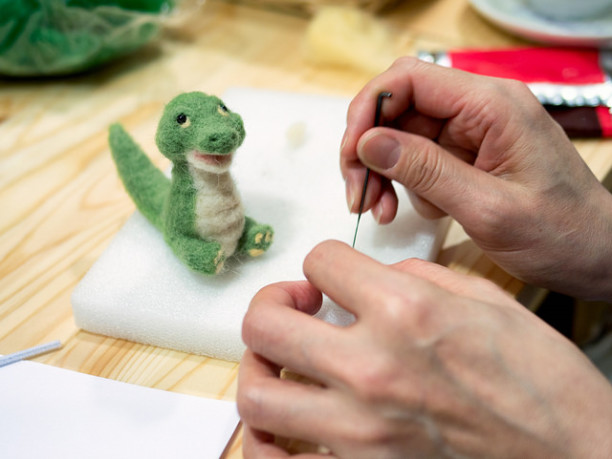 羊毛フェルト定期教室 「わに」 | ヒッコリーチャーム～手作りレッスン 