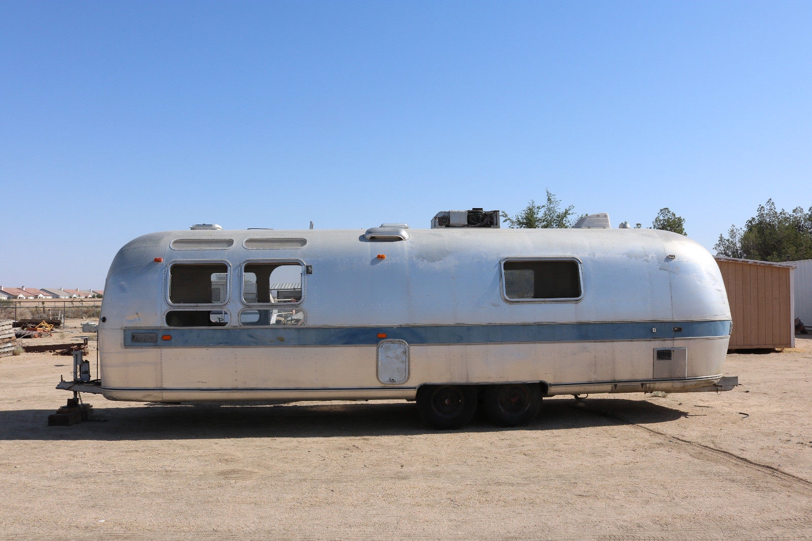 1971 airstream land yacht weight