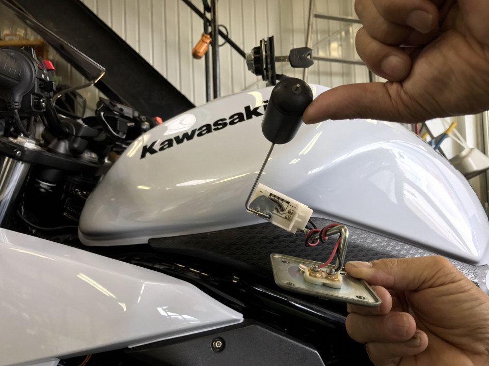 今さら聞けない 燃料メータの仕組み バイクライフをもっと楽しく 今さら聞けない 燃料メータの仕組み バイクライフをもっと楽しく