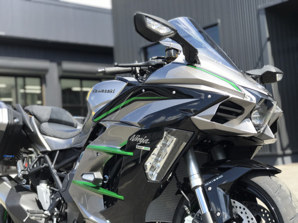 カワサキのサイドパニアケースの積載能力 バイクライフをもっと楽しく カワサキのサイドパニアケースの積載能力 バイクライフをもっと楽しく