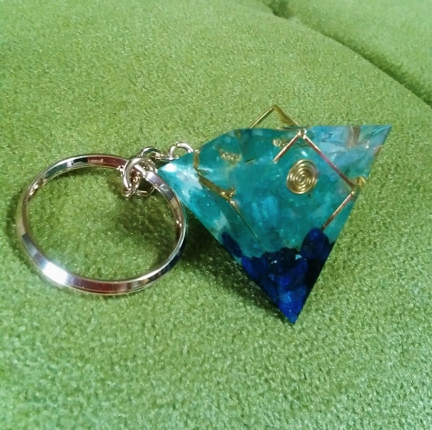 盛り塩オルゴナイトキーホルダー【猫】 気持ちを落ち着かせてくれるようなノスタルジックなデザインの