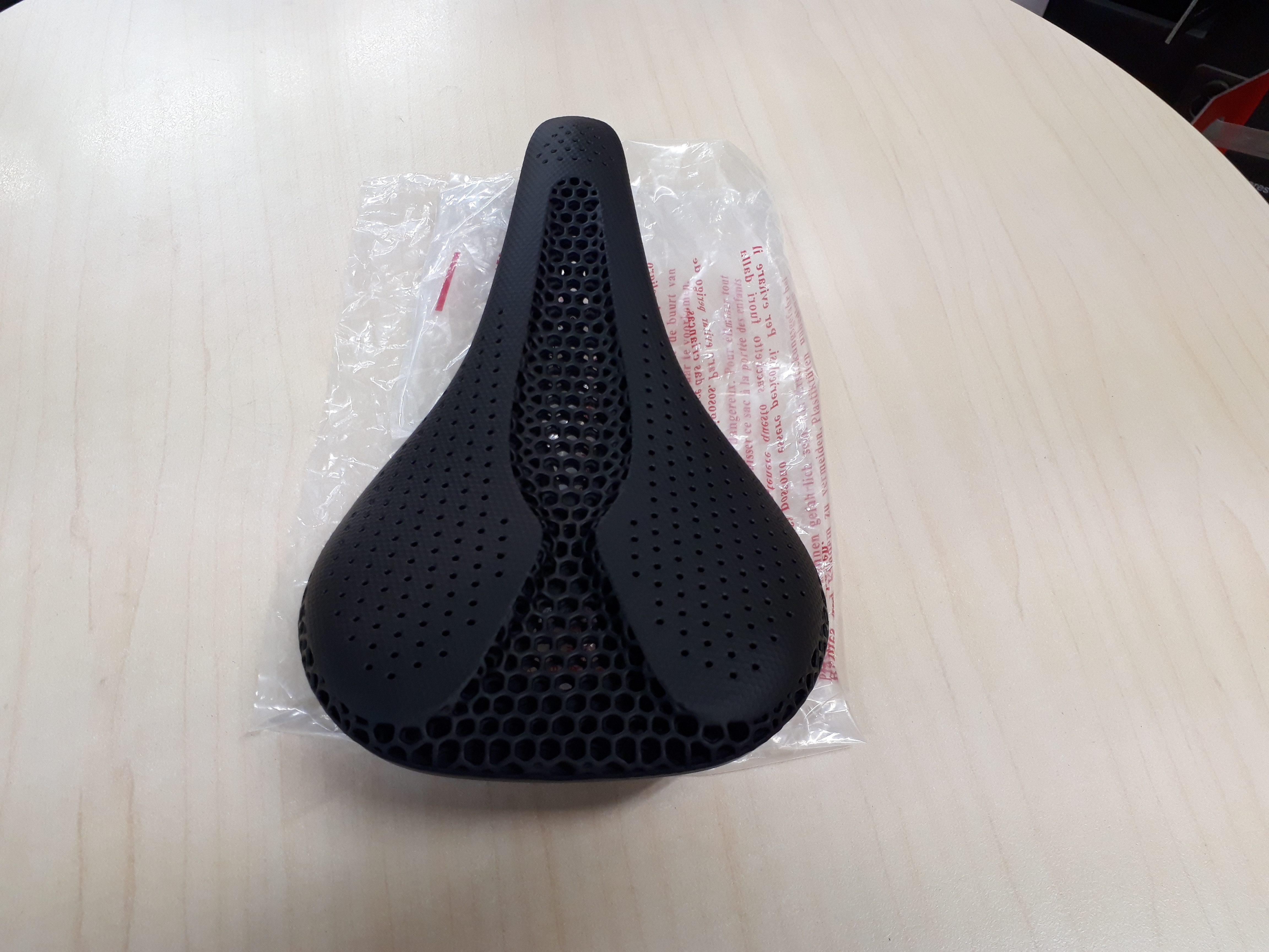 3D AEROFLOW カーボンサドルⅡ | スポーツサイクル イシノ