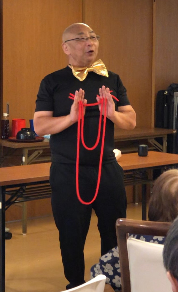 「なんかやって」無茶ぶりでも大歓声！“手”だけで盛り上がるマジック５選【タネ明かし】 アッというまにマジシャンになれる本 : みんな驚きの歓声をあげる!おもしろ手…