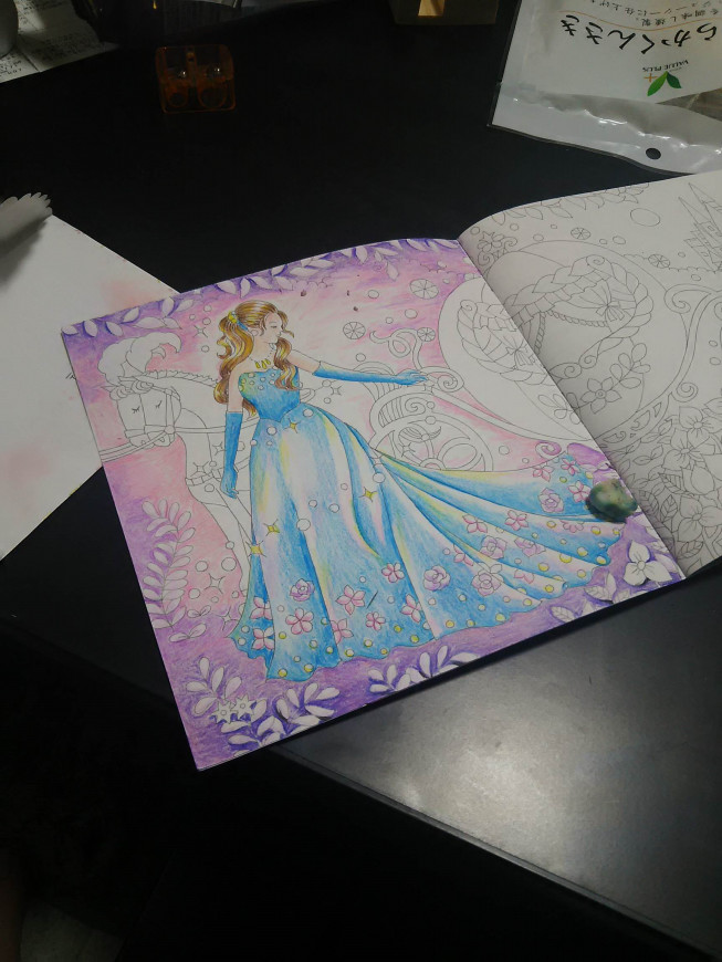 本日の塗り絵 シンデレラ Color Trip 春名美咲の色鉛筆ギャラリー 本日の塗り絵 シンデレラ Color Trip 春名美咲の色鉛筆ギャラリー