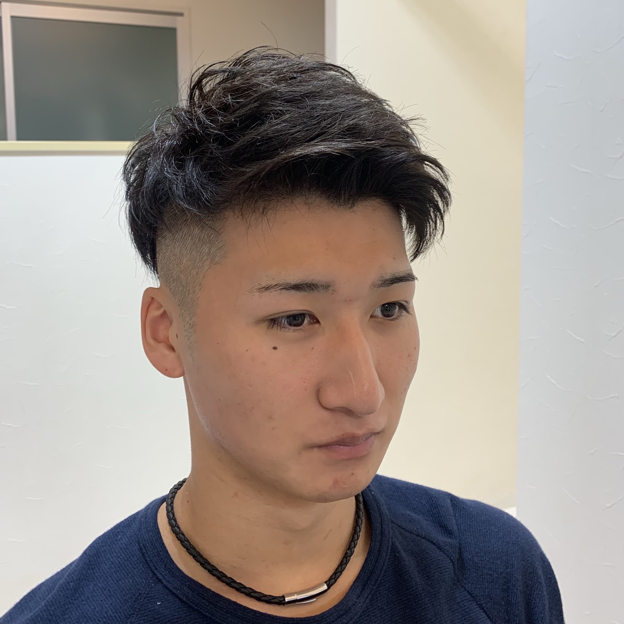 ❤自宅でサロン並の仕上がりに❣自慢の髭も好みの長さにカットOK♪❤バリカン J180会話なし版 きれいなお姉さんの黒髪ロングをツルツルスキン