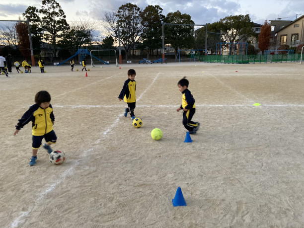 12月17日 木 東若久スクール リベルタサッカースクール福岡 福岡市中央区 博多区 西区 早良区 城南区 南区 東区 福岡市近郊の園児 小学生 中学生 大人のサッカースクール