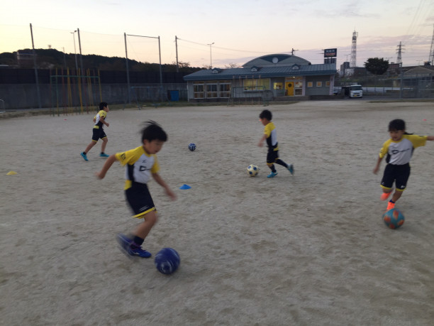 10月19日 月 飯塚中央スクール リベルタサッカースクール福岡 福岡市中央区 博多区 西区 早良区 城南区 南区 東区 福岡市近郊の園児 小学生 中学生 大人のサッカースクール