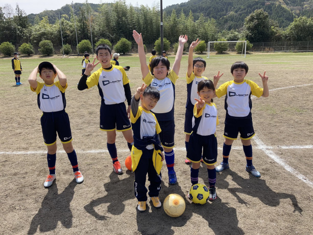 最高のピッチでサッカー リベルタサッカースクール福岡 福岡市中央区 博多区 西区 早良区 城南区 南区 東区 福岡市近郊の園児 小学生 中学生 大人のサッカースクール