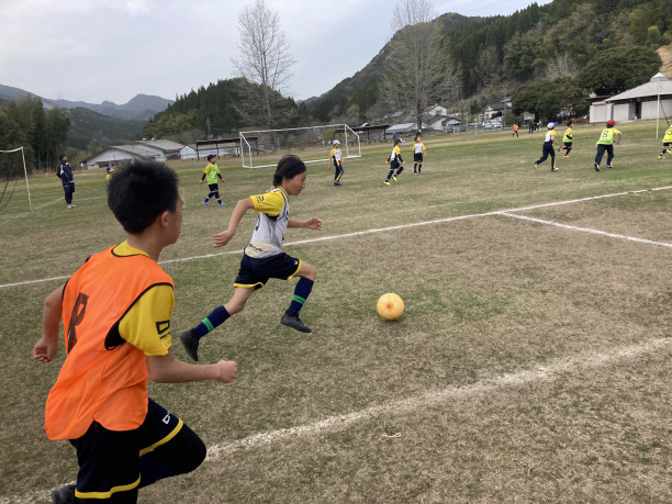 最高のピッチでサッカー リベルタサッカースクール福岡 福岡市中央区 博多区 西区 早良区 城南区 南区 東区 福岡市近郊の園児 小学生 中学生 大人のサッカースクール