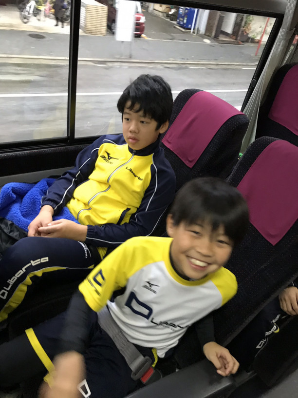 波戸岬合宿 12月26日 水 バス内 リベルタサッカースクール福岡 福岡市中央区 博多区 西区 早良区 城南区 南区 東区 福岡市近郊の園児 小学生 中学生 大人のサッカースクール 波戸岬合宿 12月26日 水 バス内 リベルタサッカースクール福岡 福岡市中央区 博多区 西区 早良区 城南区 南区 東区 福岡市近郊の園児 小学生 中学生 大人のサッカースクール