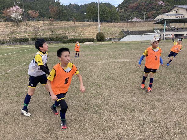 最高のピッチでサッカー リベルタサッカースクール福岡 福岡市中央区 博多区 西区 早良区 城南区 南区 東区 福岡市近郊の園児 小学生 中学生 大人のサッカースクール