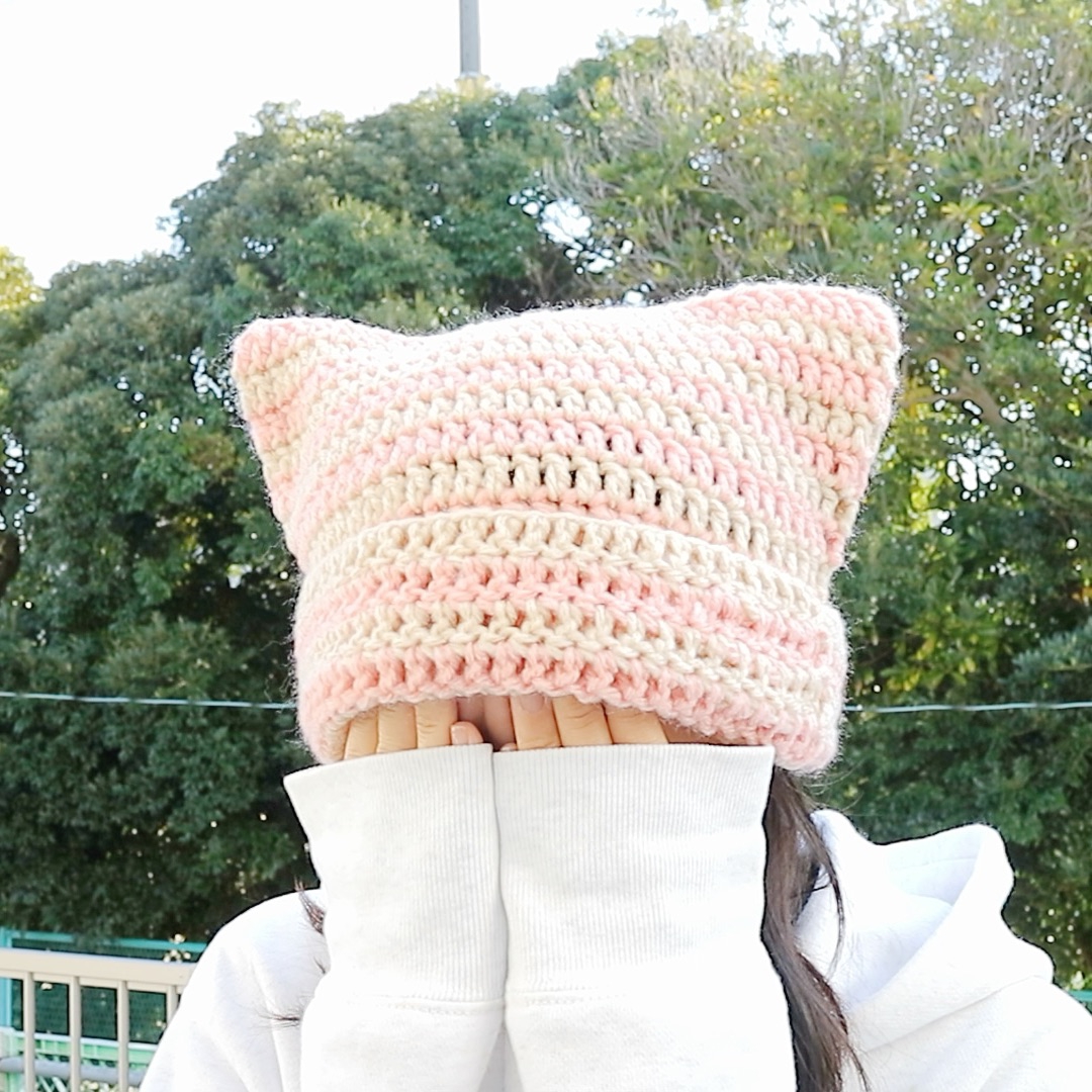 uni。❗️手編みの猫耳ニット帽❗️あご紐付き、y2k 春夏用！手編みのフリル仕立て猫耳ニット帽❗️チュチュリボン