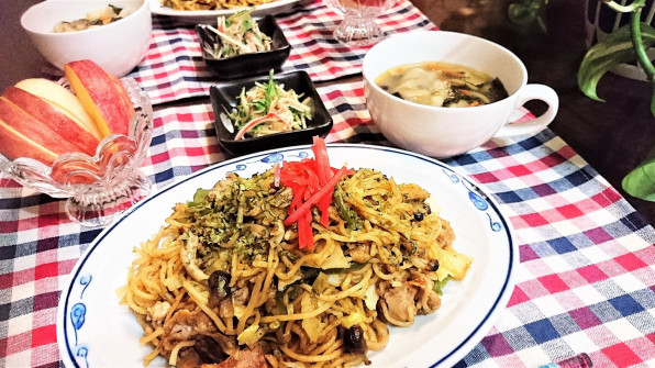 前じゅんdeスピードおうちごはん スパイシーソース焼きそばde休日ランチ クックパッド プレミアム献立 成長期の息子へ １品から広がるレパートリーで作る栄養満点おうちごはん