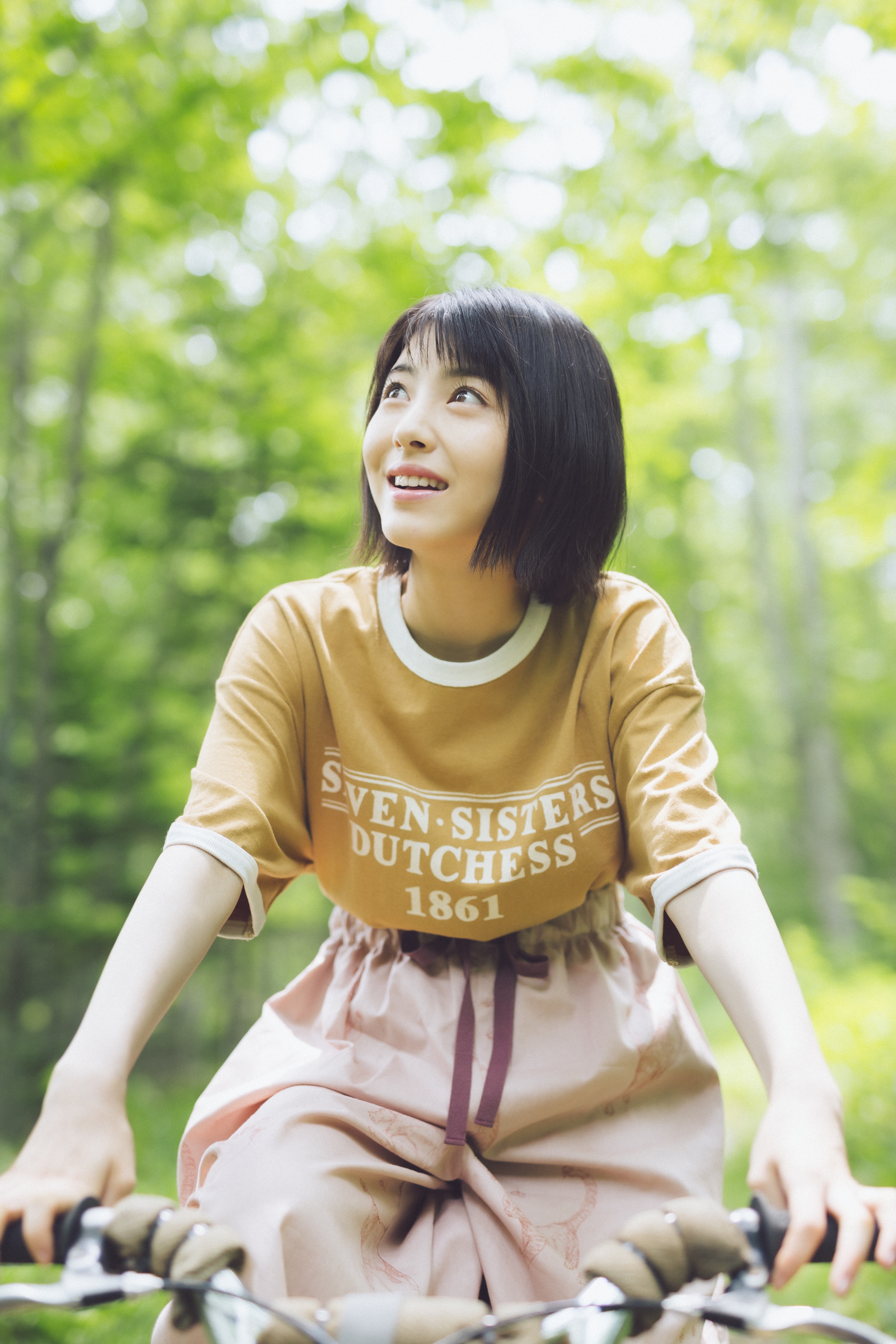 浜辺美波、10代最後の誕生日に「2020カレンダーブック」発売