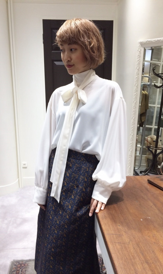 ボウタイブラウス | Lois CRAYON SHOP STAFF BLOG