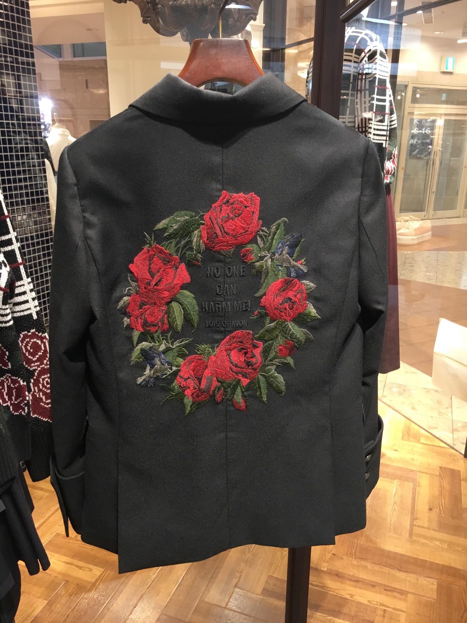バラ刺繍ジャケット | Lois CRAYON SHOP STAFF BLOG