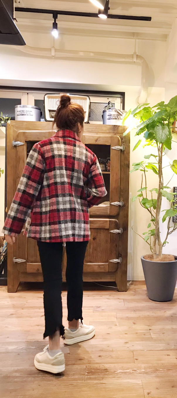 赤チェックアウター Interlineaire