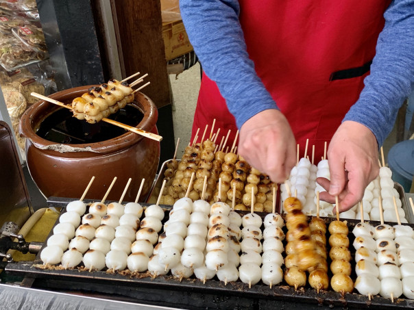 大須 大須で美味しいみたらし団子 新雀本店 のみたらし団子 名古屋発 街とりっぷマガジン Pon Po ポンポ