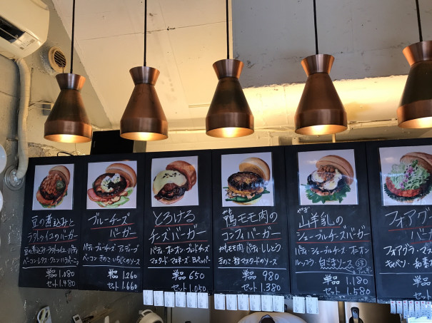 柳橋 名古屋 パリスバーガー パリの街のハンバーガーショップをイメージしたお店で美味しいハンバーガーを初体験 名古屋を中心とした街とりっぷマガジン Pon Po ポンポ