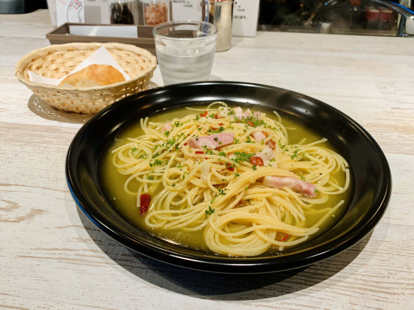 東桜 ガレージから生まれたパスタ Pasta9 The Garage でアヒージョ仕立てのペペロンチーノを 名古屋発 街とりっぷマガジン Pon Po ポンポ