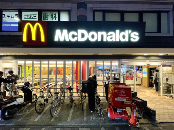 マクドナルド こんなのあるの Wフィレオフィッシュ ４枚パティのせビッグマックを 名古屋発 街とりっぷマガジン Pon Po ポンポ