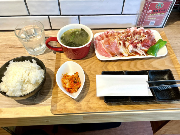 新瑞橋 おひとりさま横丁 焼肉イーネｘ麺屋はやぶさ でバラカルビご飯セットでお昼のランチタイム 名古屋 発 街とりっぷマガジン Pon Po ポンポ